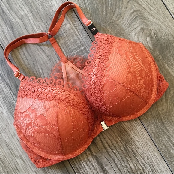 Victoria's Secret Other - Victoria’s Secret Push-up Bra 32D